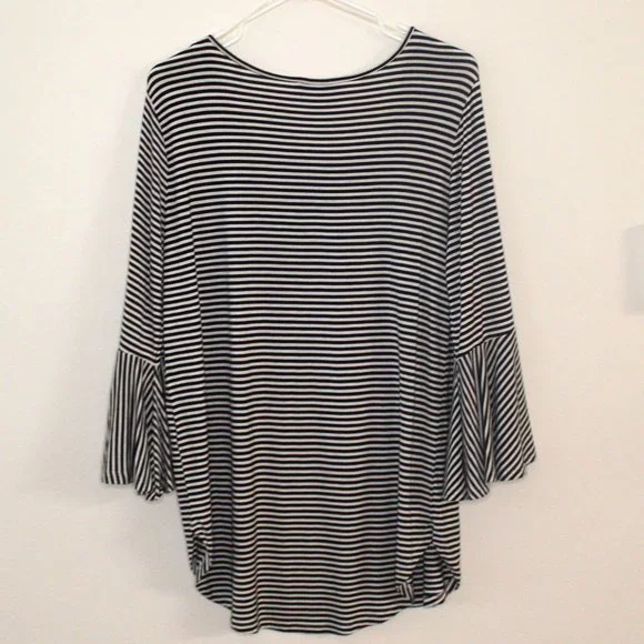 KEREN Hart Bell Sleeve Tunic Size M - Picture 8 of 15